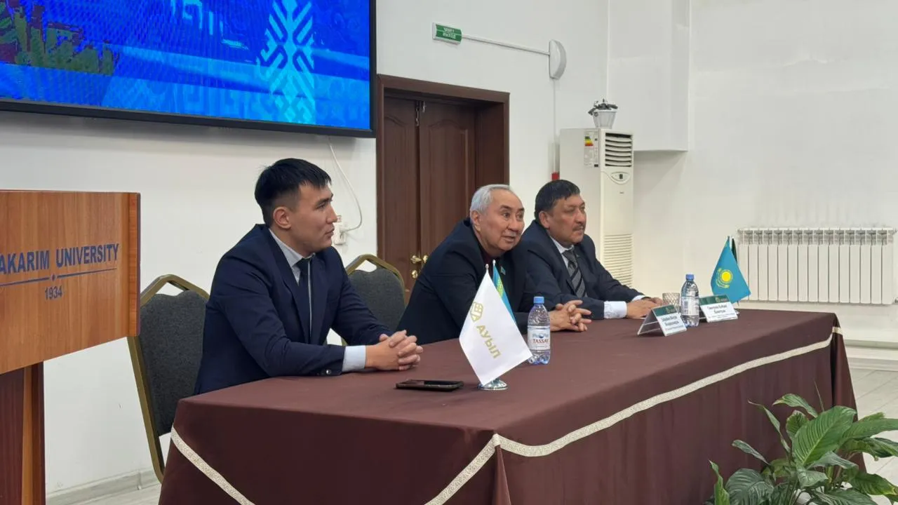 Депутат Мажилиса ознакомился с вопросами развития аграрного образования в области Абай