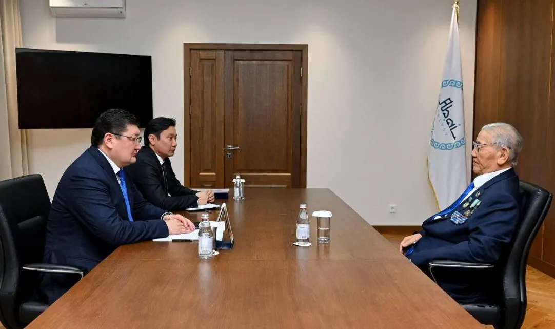 Облыс әкімі өңірдің зиялы қауым өкілдерімен және ақсақалдармен кездесті