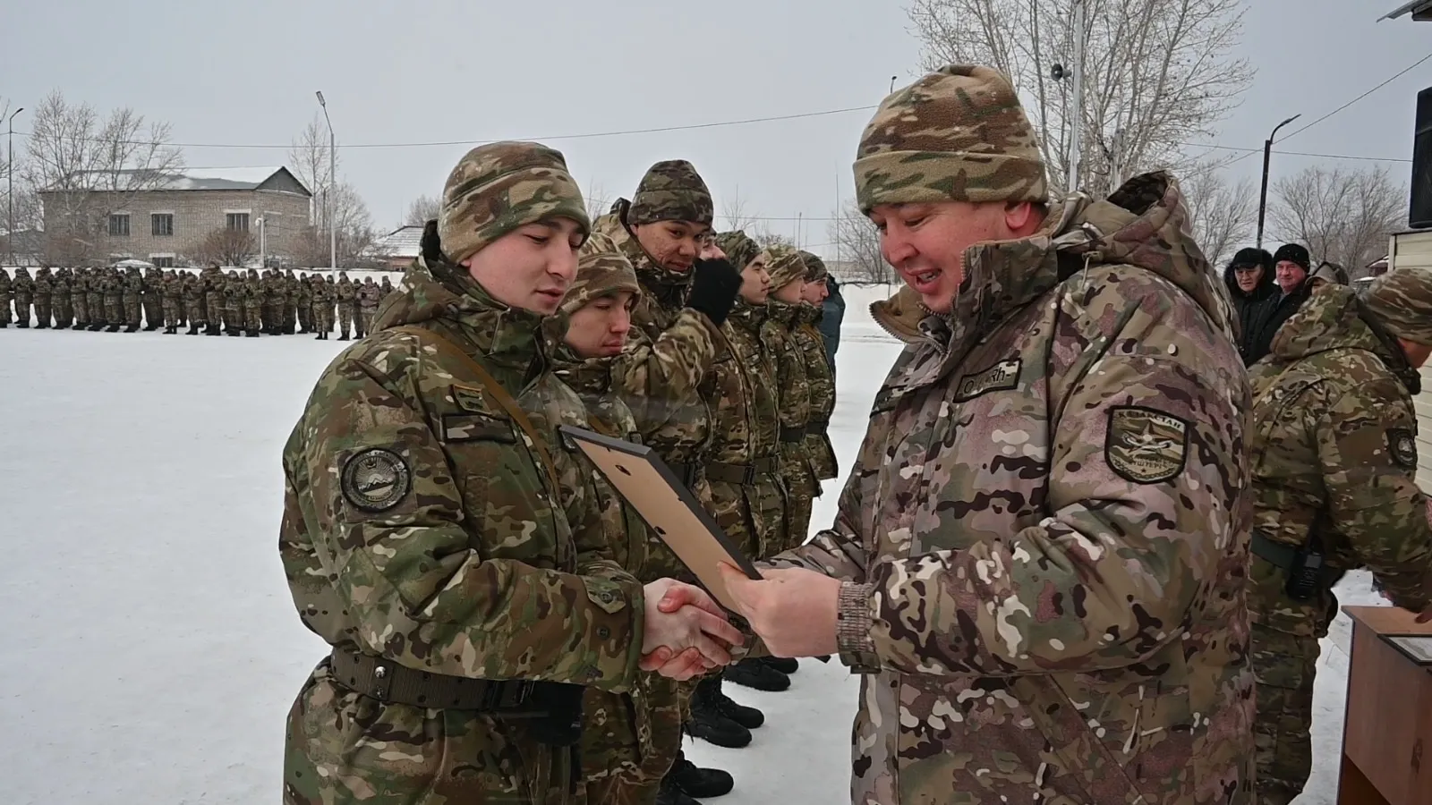 Семейде үздік сарбаздар марапатталды
