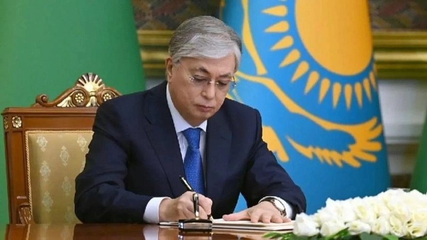Президент Конституциялық реформа жөніндегі комиссия құру туралы Жарлыққа қол қойды