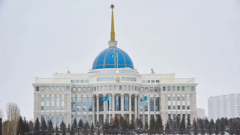 Конституциялық реформа жөніндегі комиссияның құрамында кімдер бар