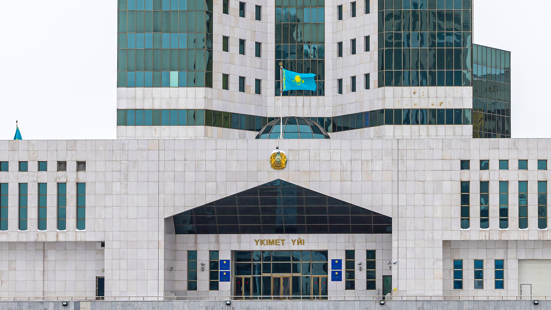 Реализация поручений Президента: В стране построят четыре новых фармацевтических завода