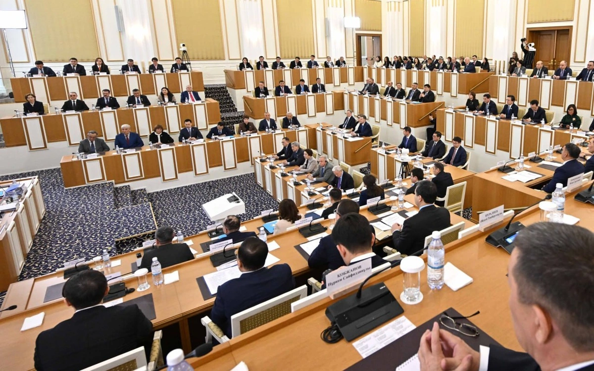 Бір палаталы Құрылтай заң жобаларын үш оқылымда қарайды