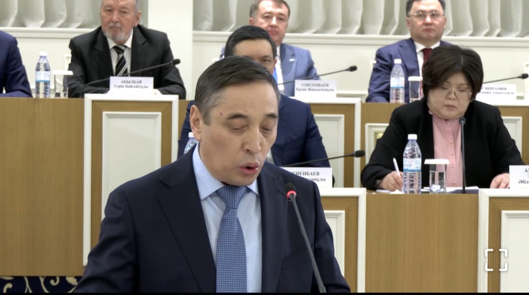 Белгілі журналист Конституциялық комиссия отырысында білім және тәрбие жүйесіндегі зайырлылық туралы мәселені көтерді
