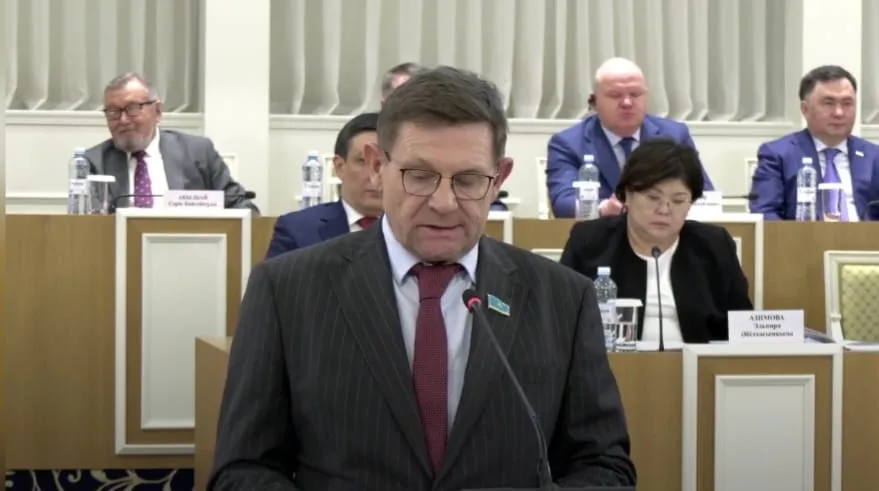 Сергей Пономарев: Конституцияда «Таза Қазақстанды» бекіту арқылы болашақ ұрпақ алдында жауапкершілік танытамыз