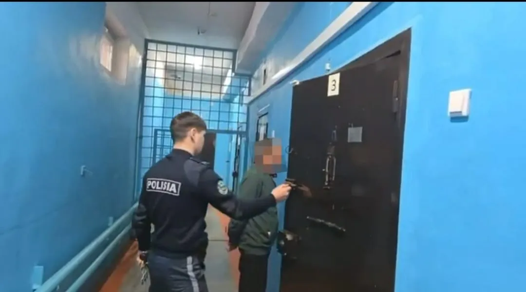 Учаскелік полиция пункті жанында екі автокөлікті өртеген күдікті уақытша ұстау изоляторына қамалды