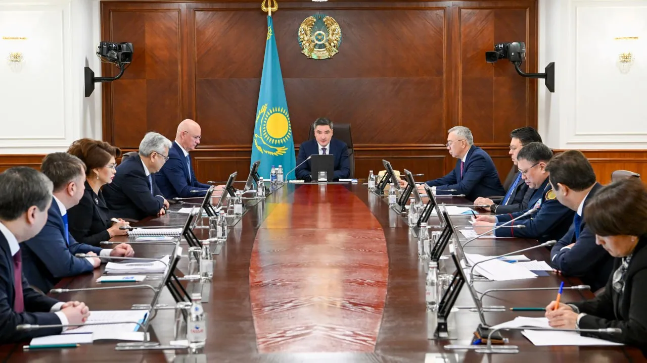 Олжас Бектенов провел совещание по вопросу организации разъяснительной работы в контексте обсуждения проекта новой Конституции 
