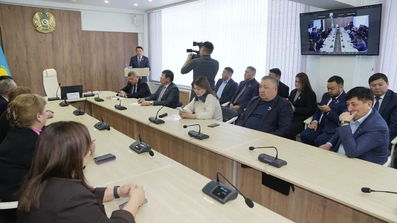 В маслихате области Абай обсудили проект новой Конституции