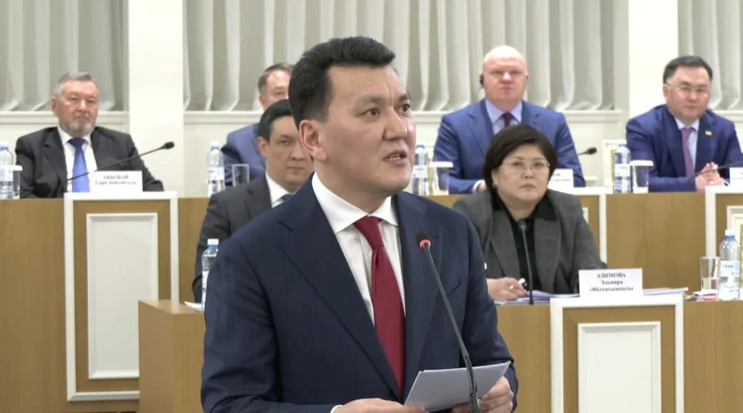 Мемлекетіміз барда тіліміз ешқашан тұғырдан түспейді. Мемлекетті сақтауымыз, елдің бірлігін ойлауымыз керек – Ерлан Қарин