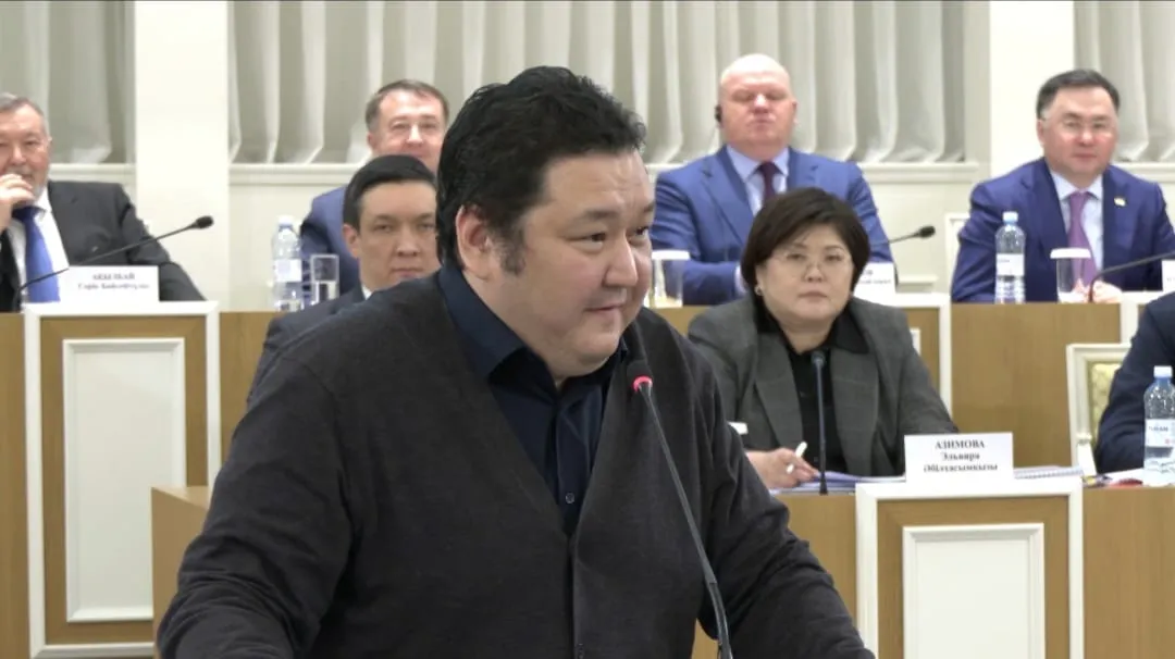 Политолог Марат Шибутов публично опроверг слухи, домыслы и фейки о новой Конституции