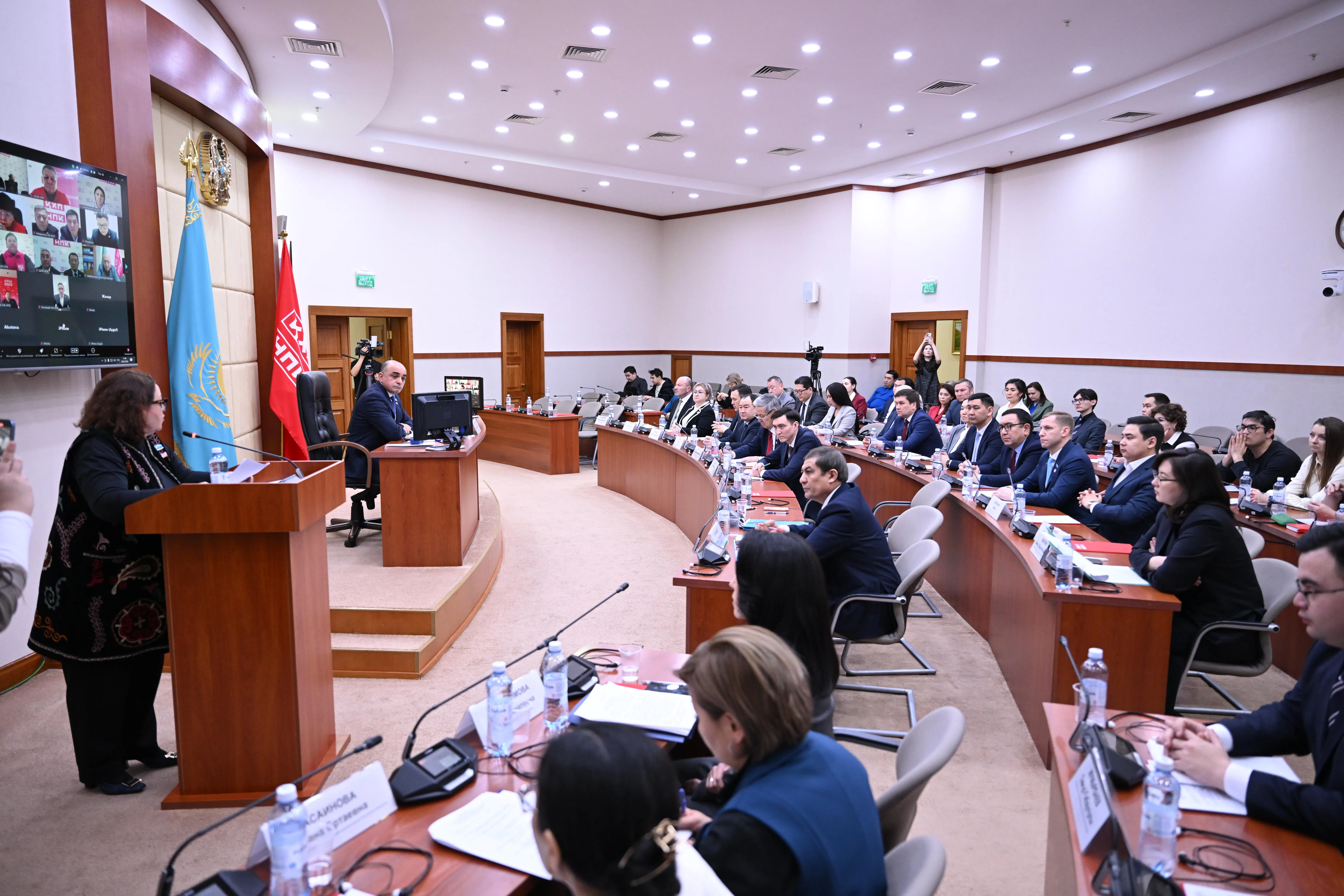 Парламентская фракция Народной партии Казахстана провела расширенное заседание