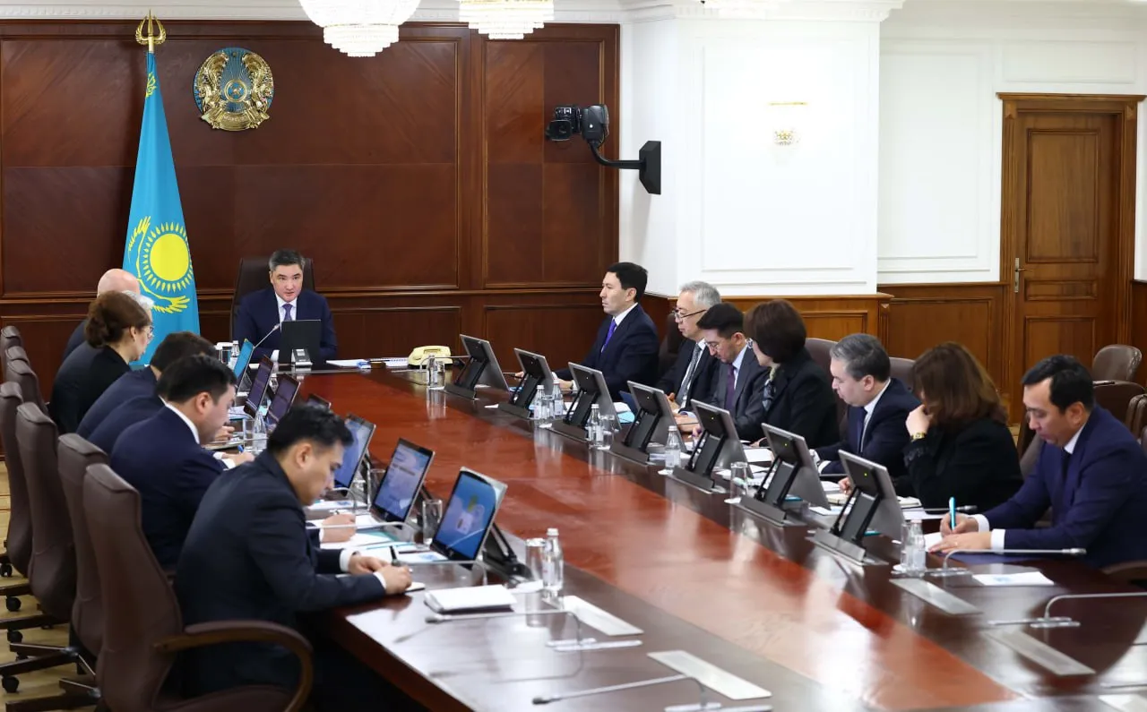 Олжас Бектенов Президенттің Үкіметтің кеңейтілген отырысында берген тапсырмаларын жүзеге асыру жөнінде кеңес өткізді
