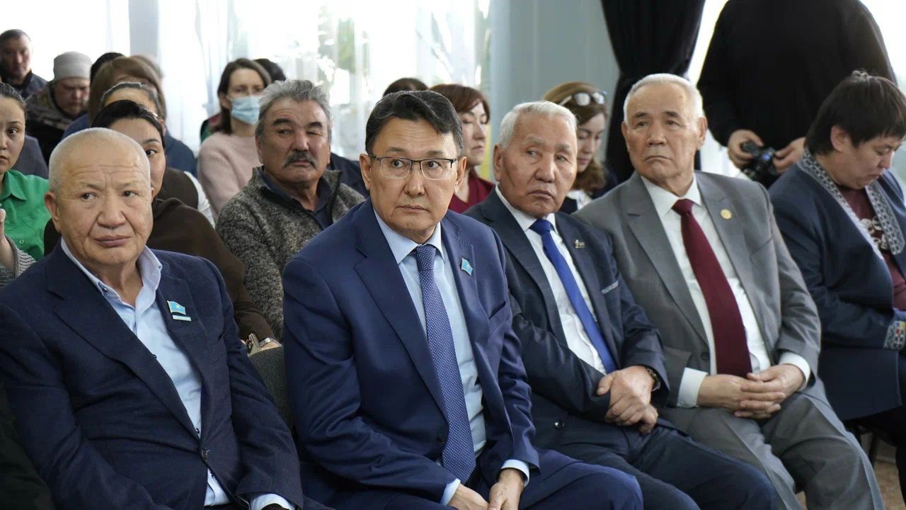 Семейде Шығармашылық сарайының ұжымымен конституция жобасы бойынша кездесу өтті