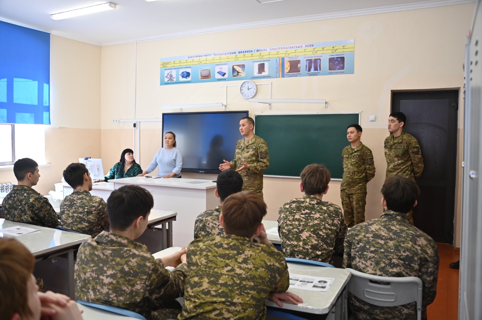 Семейде курсанттар оқушылармен кездесті
