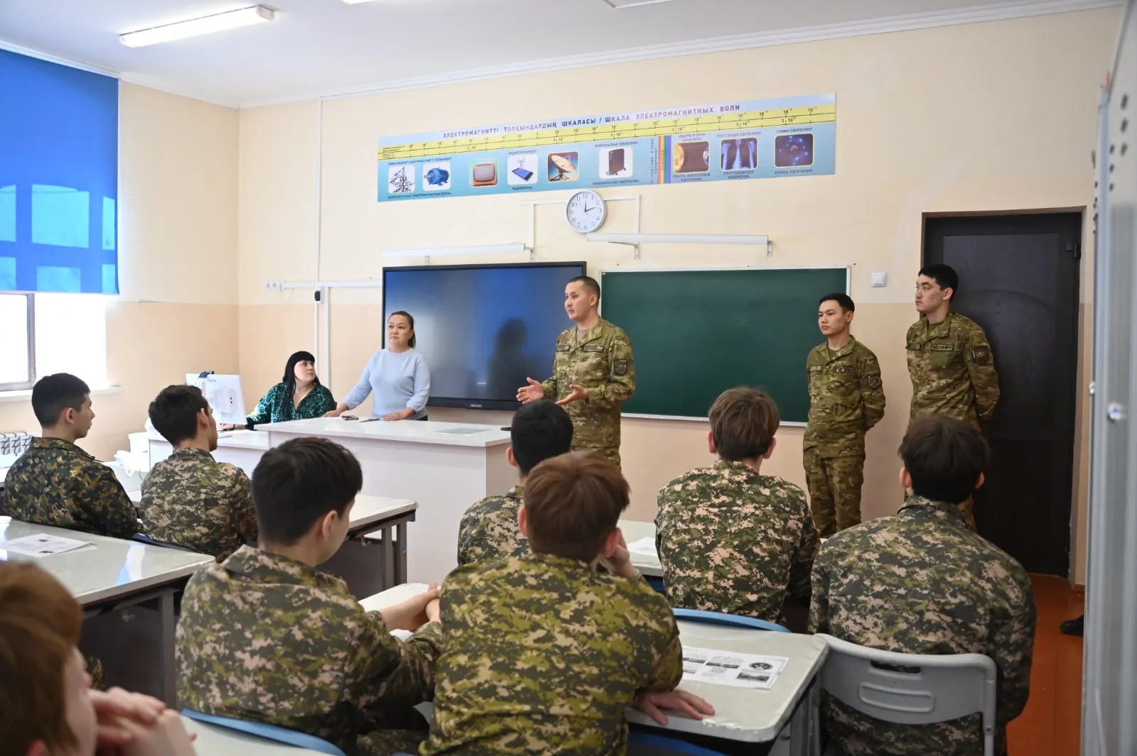 Семейде курсанттар оқушылармен кездесті