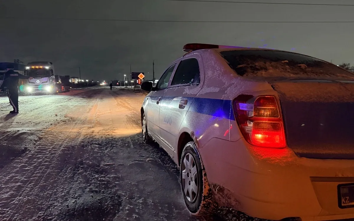 Абай облысында ауа райы қолайсыздығына байланысты 60-қа жуық адам жолда қалды