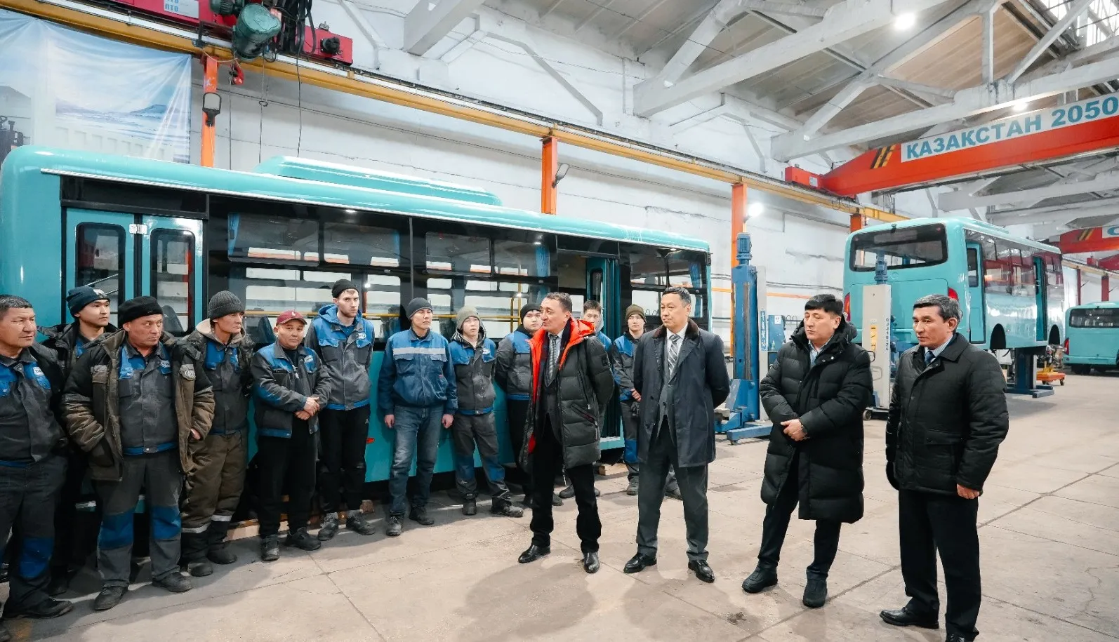 Еңбек адамының мүддесі басты назарда: «СемАЗ» ұжымы жаңа Конституцияны бірауыздан қолдады