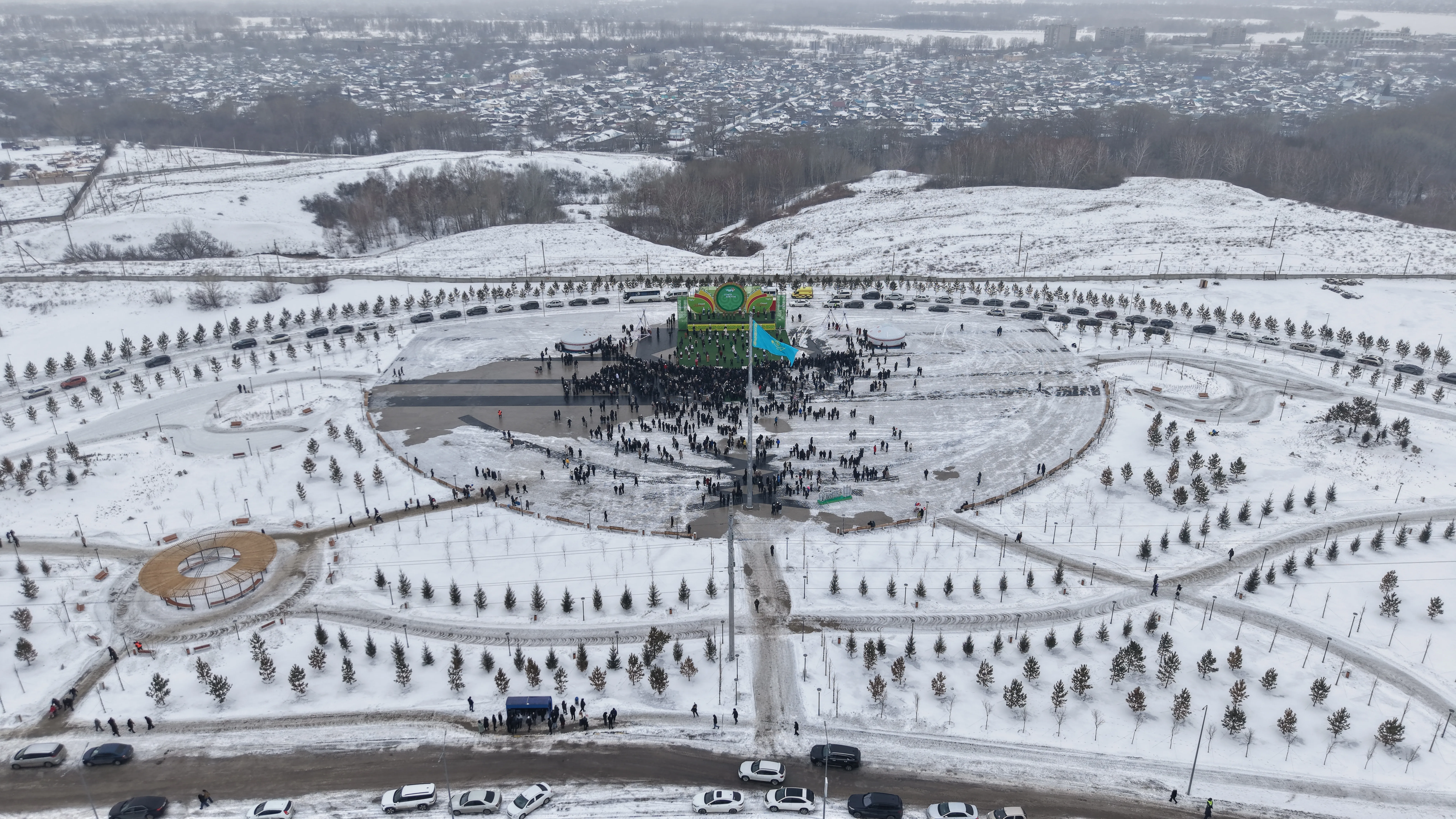 Семейдегі Республика алаңында Мемлекеттік Ту орнатылды