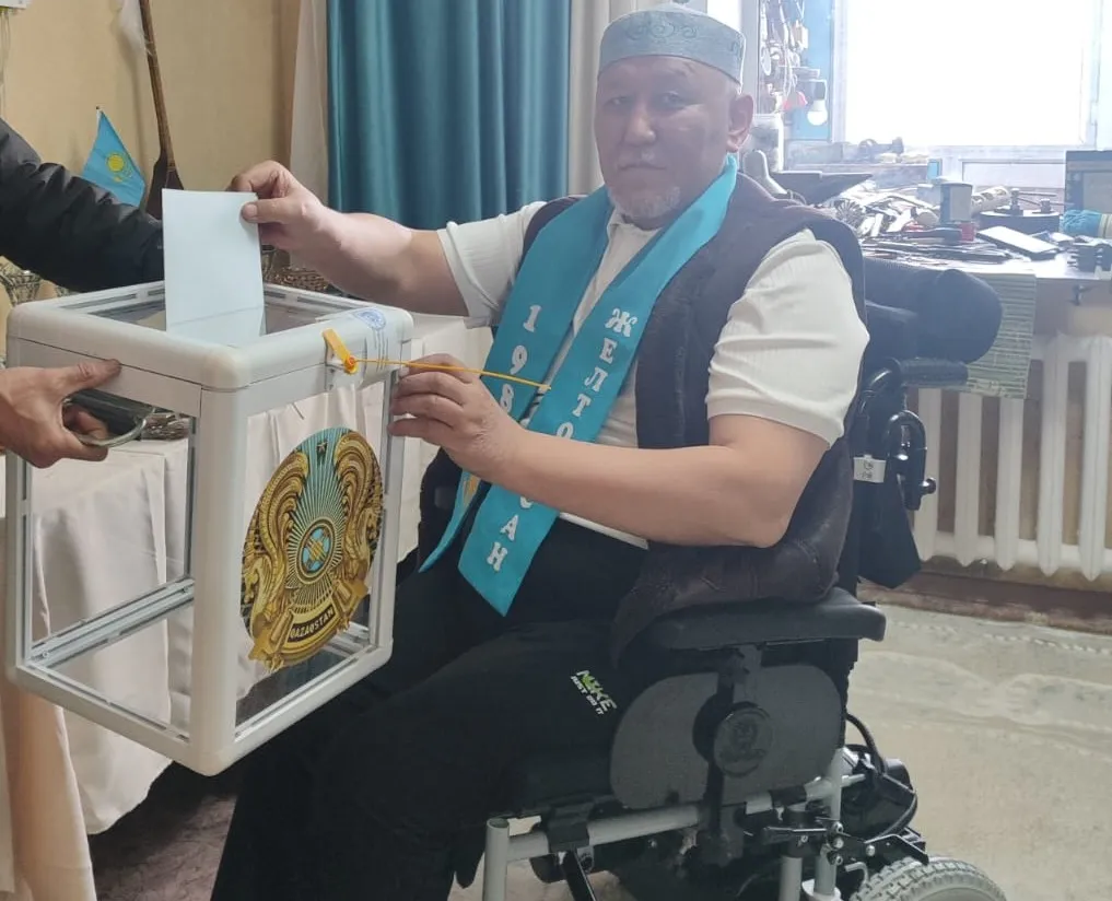 Қолөнер шебері Абылайхан Асылбай референдумда өз таңдауын жасады