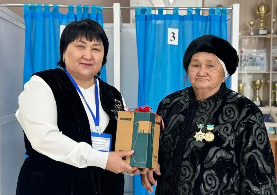 Аягөздің “такси апасы” атанған 79 жастағы тұрғын референдумда дауыс берді