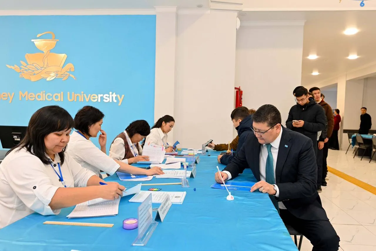 Аким области Абай проголосовал на референдуме