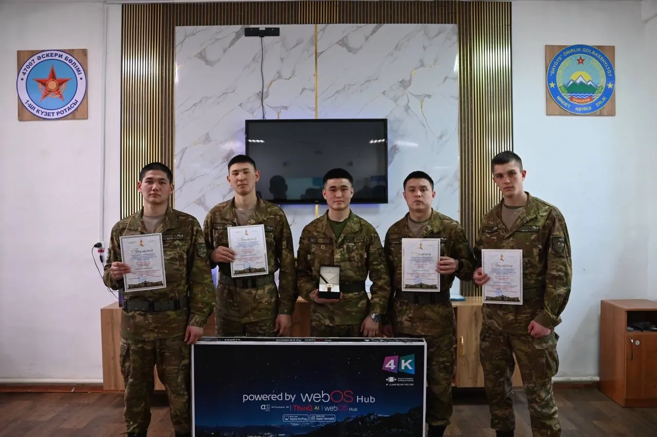 Қорғаныс министрінің орынбасары 47007 әскери бөлімін және бірқатар үздік әскери қызметшілерді марапаттады