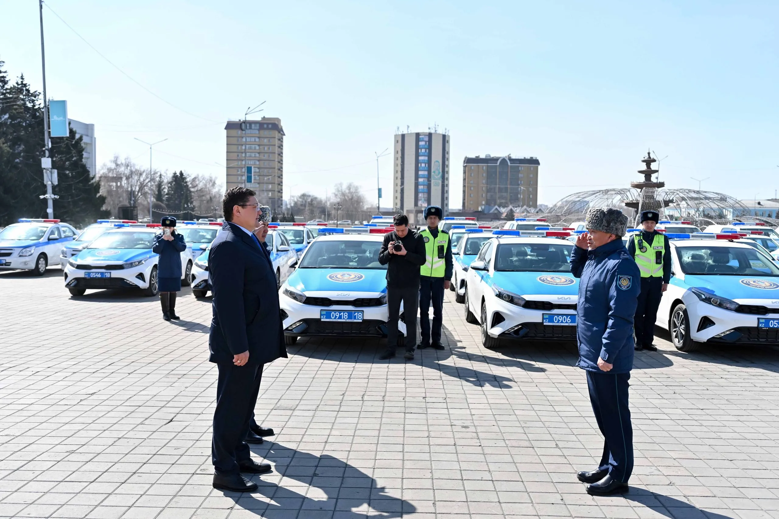 Полицейским области Абай передано 137 служебных автомобилей