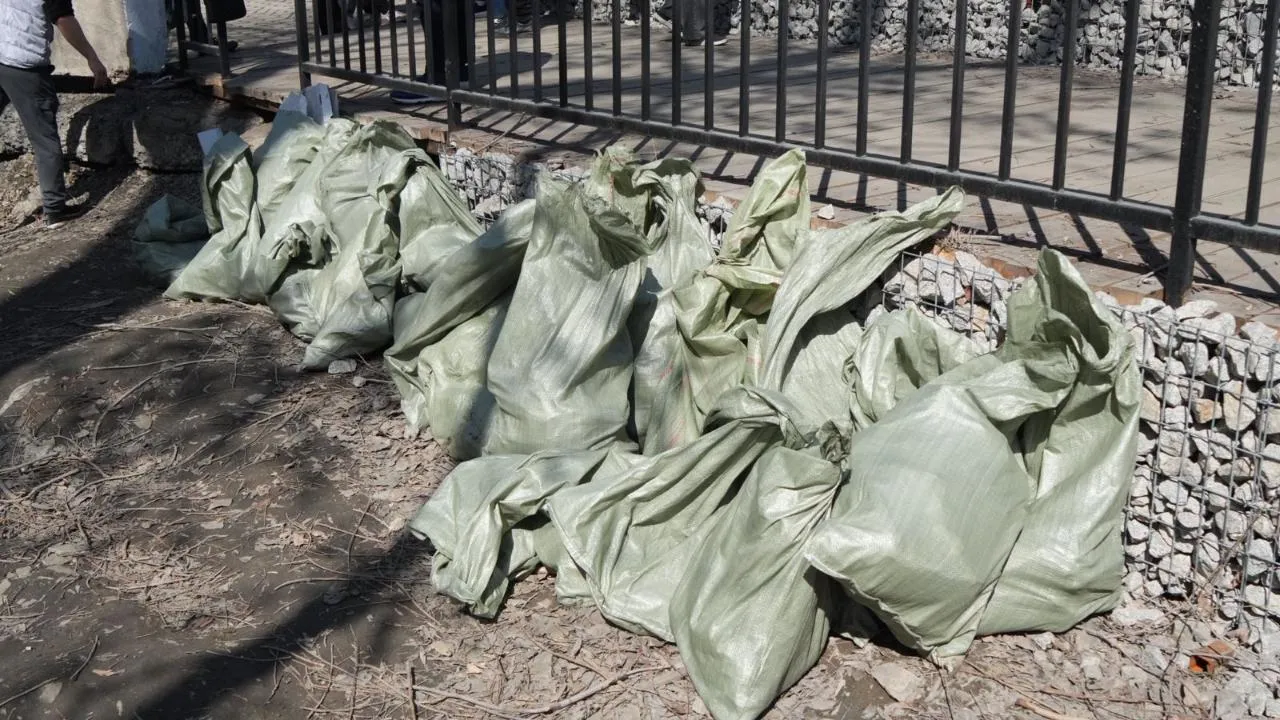 Таза Қазақстан: в Семее прошла акция по очистке острова Бейбітшілік