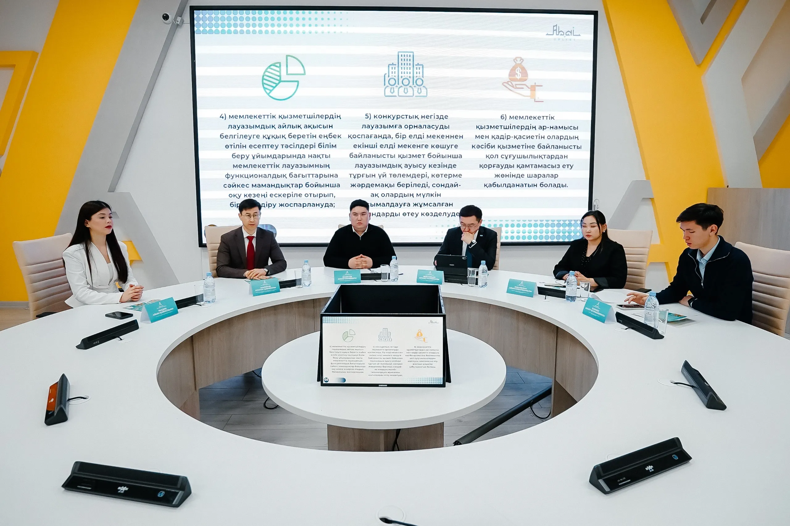 Заң және болашақ: Семейде жастармен кездесу өтті