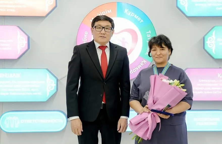 Семейде көпбалалы аналарға «Алтын алқа» және «Күміс алқа» мемлекеттік наградалары табысталды