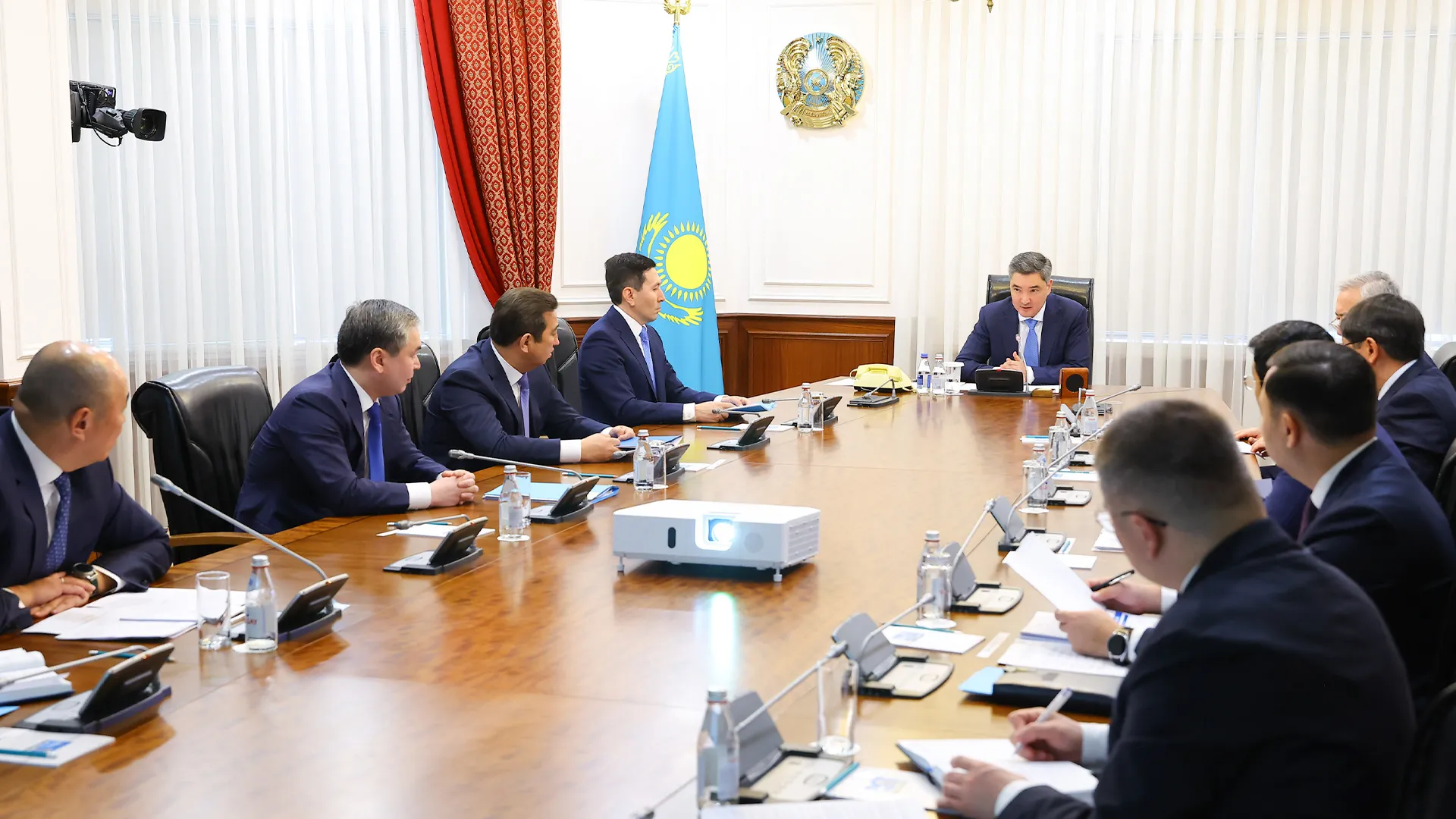Олжас Бектенов жеңіл өнеркәсіпті дамыту тәсілдерін қайта қарауды тапсырды