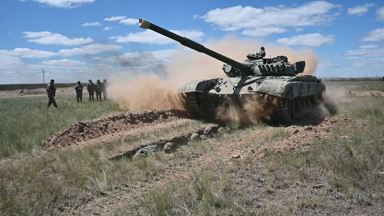 Окоптағы шыңдалу — жас сарбаздың жауынгерлік рухын көтереді