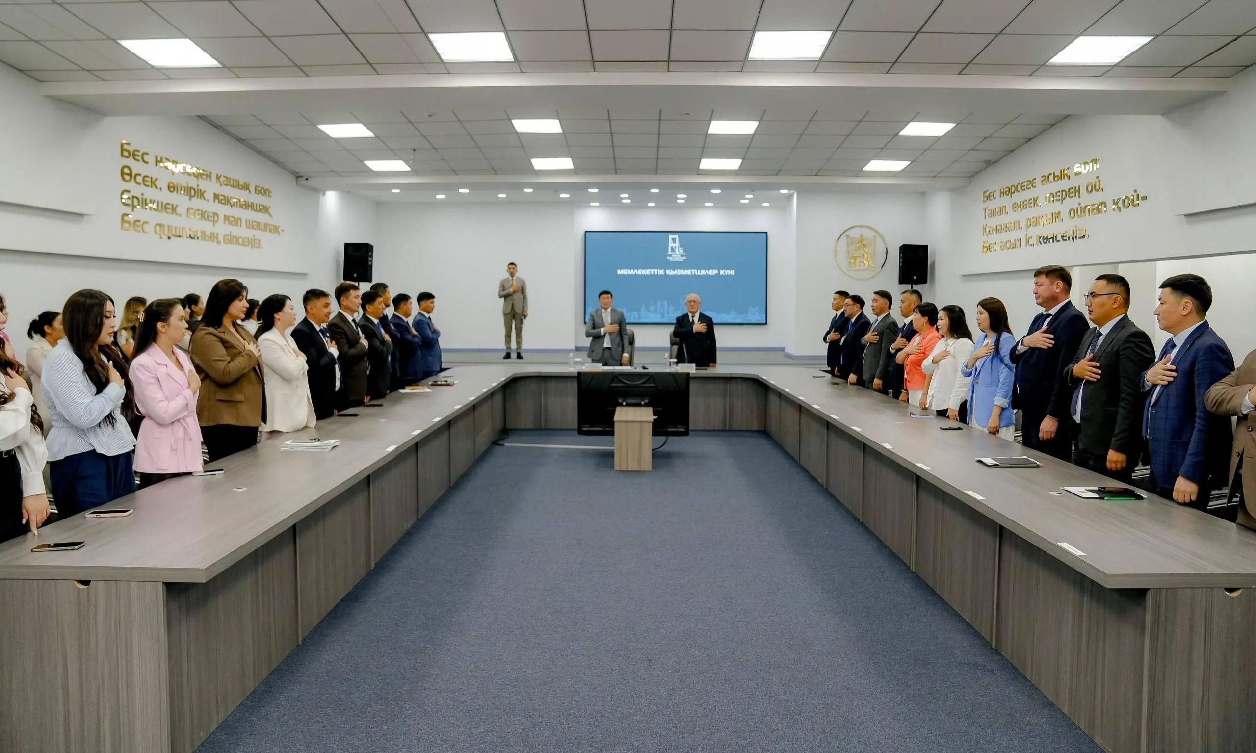 Семейде Мемлекеттік қызметшілер күніне арналған салтанатты шара өтті