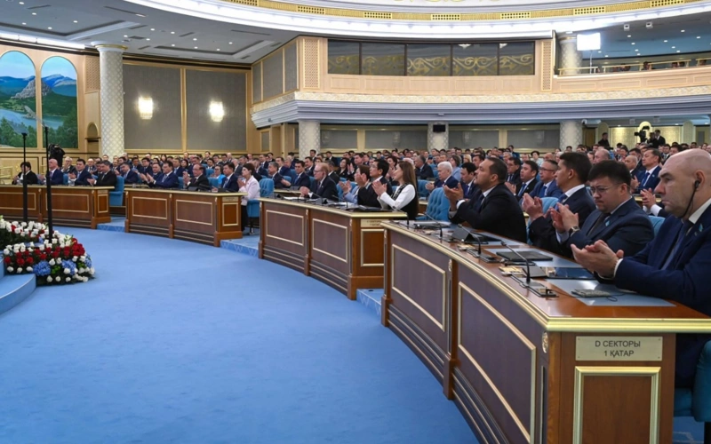 Президент сегізінші шақырылым депутаттарының жұмысына баға берді